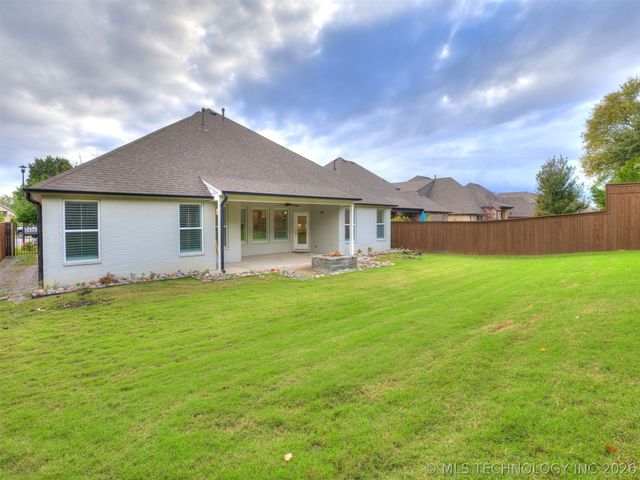 9745 E 116th Place S, Bixby, OK 74008