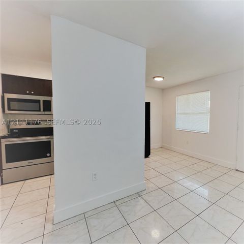 15960 NE 19th Pl 3, North Miami Beach, FL 33162