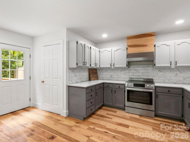 41 Bear Trail, Fairview, NC 28730