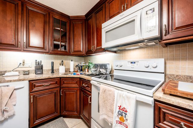 10 Candlewood Lane 2, Dennis Port, MA 02639