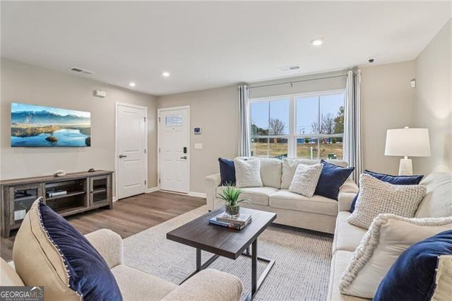 6643 Red Oak Way, Stone Mountain, GA 30087