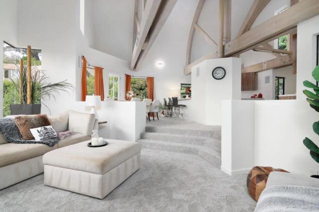 6105 Avenida Chamnez, La Jolla, CA 92037