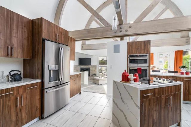 6105 Avenida Chamnez, La Jolla, CA 92037