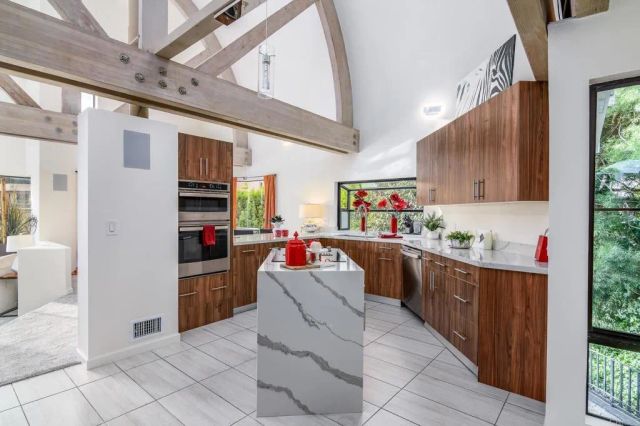 6105 Avenida Chamnez, La Jolla, CA 92037