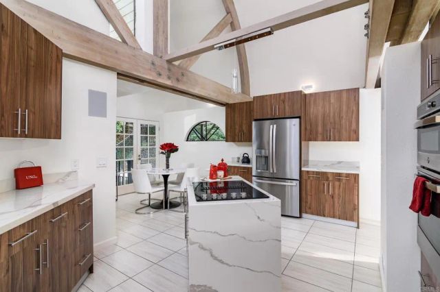 6105 Avenida Chamnez, La Jolla, CA 92037