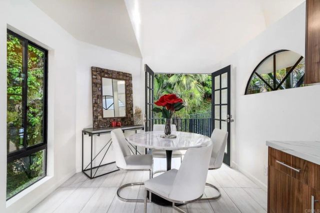 6105 Avenida Chamnez, La Jolla, CA 92037