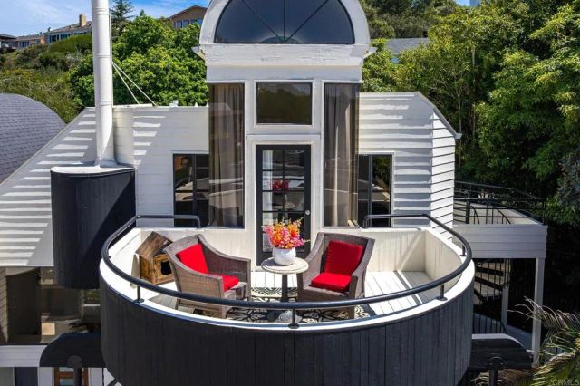 6105 Avenida Chamnez, La Jolla, CA 92037