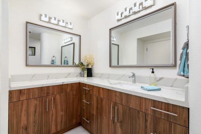 6105 Avenida Chamnez, La Jolla, CA 92037