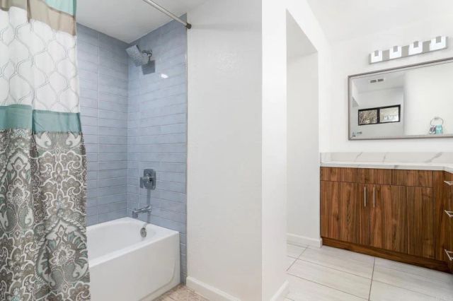 6105 Avenida Chamnez, La Jolla, CA 92037