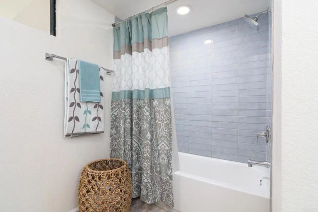 6105 Avenida Chamnez, La Jolla, CA 92037