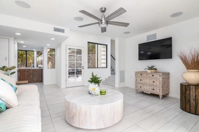 6105 Avenida Chamnez, La Jolla, CA 92037