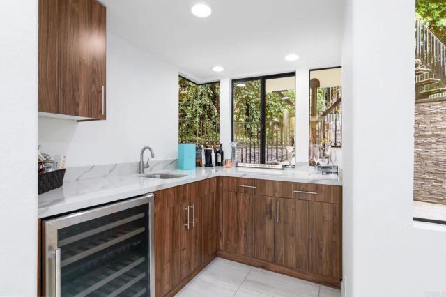 6105 Avenida Chamnez, La Jolla, CA 92037