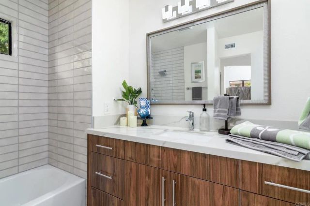 6105 Avenida Chamnez, La Jolla, CA 92037