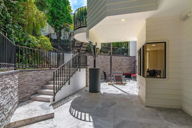 6105 Avenida Chamnez, La Jolla, CA 92037