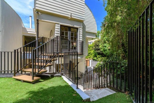 6105 Avenida Chamnez, La Jolla, CA 92037