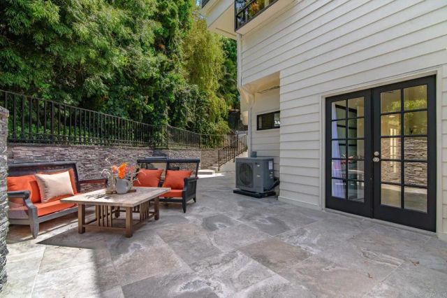 6105 Avenida Chamnez, La Jolla, CA 92037