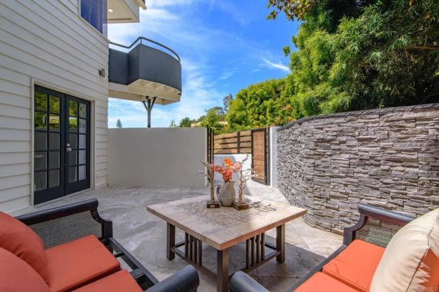 6105 Avenida Chamnez, La Jolla, CA 92037