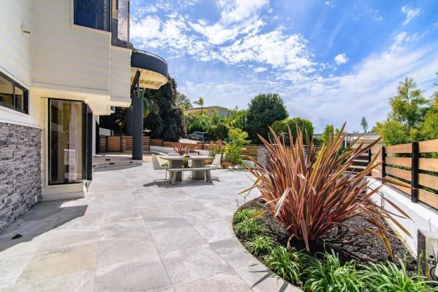 6105 Avenida Chamnez, La Jolla, CA 92037