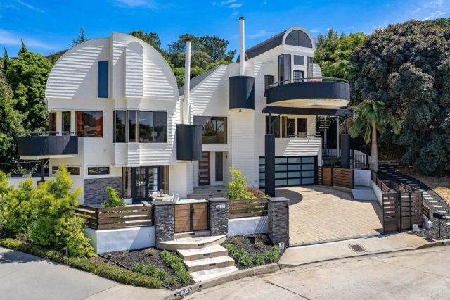 6105 Avenida Chamnez, La Jolla, CA 92037