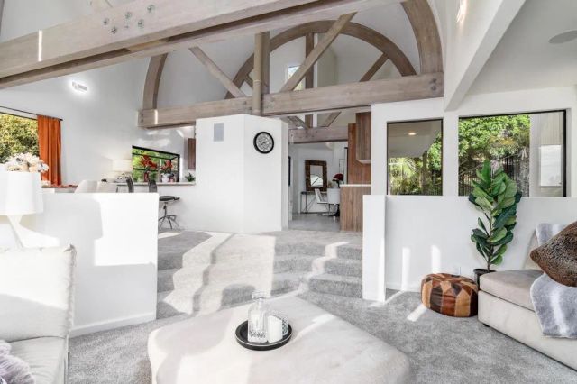 6105 Avenida Chamnez, La Jolla, CA 92037