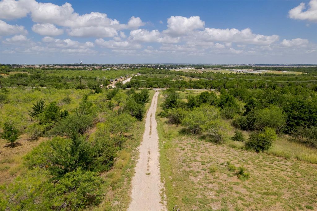 474 Heidenreich LN, Kyle, TX 78640