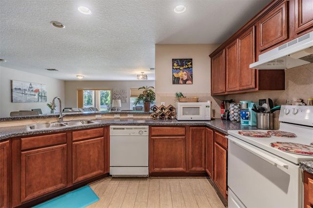 3132 ROYAL TUSCAN LANE, Valrico, FL 33594