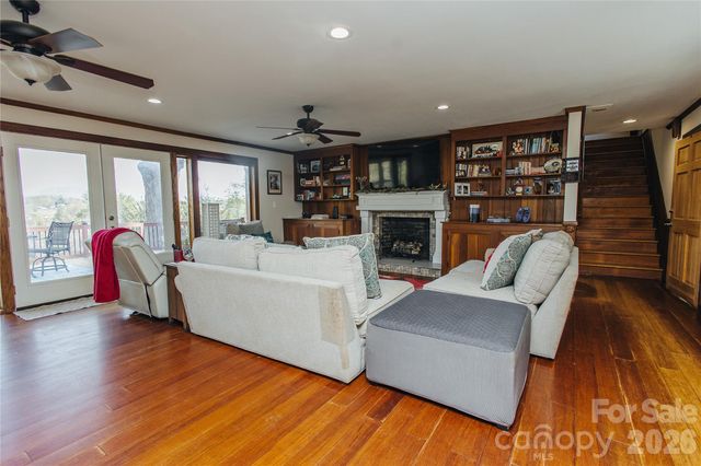 56 E Glenview Street, Marion, NC 28752