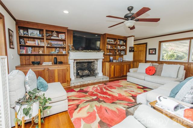 56 E Glenview Street, Marion, NC 28752