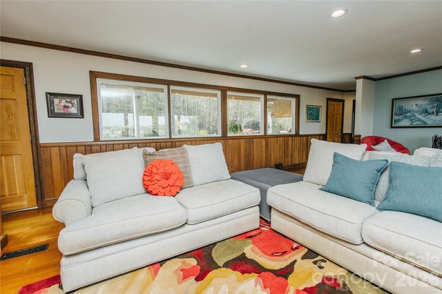 56 E Glenview Street, Marion, NC 28752