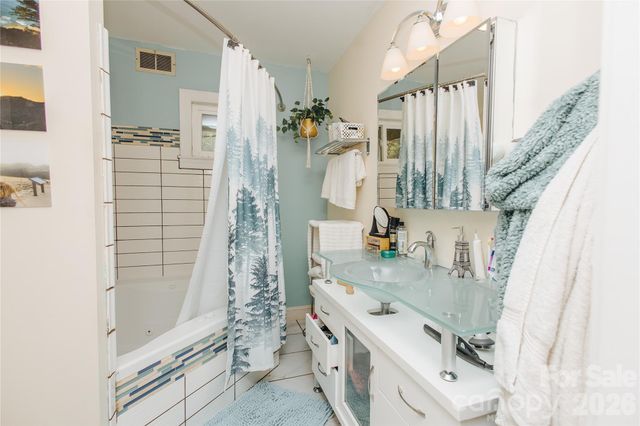 56 E Glenview Street, Marion, NC 28752