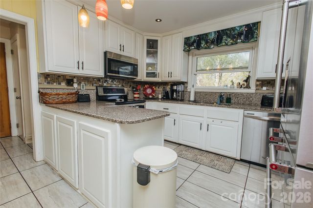 56 E Glenview Street, Marion, NC 28752