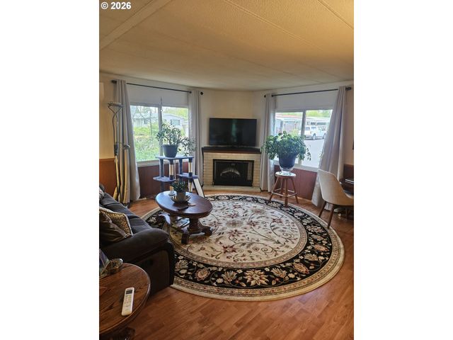 1800 LAKEWOOD Ct, Eugene, OR 97402