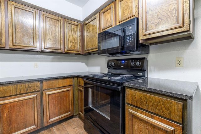 8806 N Rockwell Drive, Oklahoma City, OK 73132