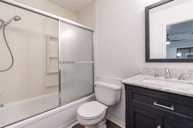 8806 N Rockwell Drive, Oklahoma City, OK 73132