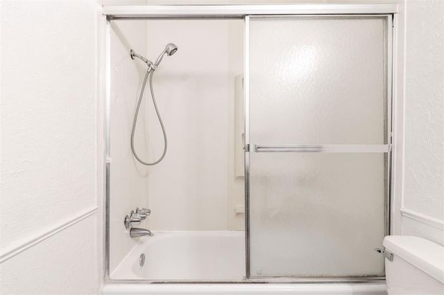 8806 N Rockwell Drive, Oklahoma City, OK 73132