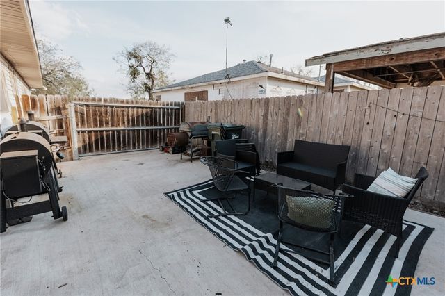 633 Tutt Avenue, Taft, TX 78390