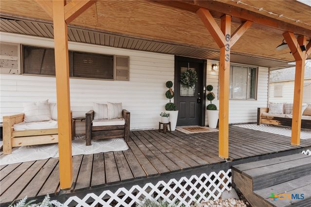 633 Tutt Avenue, Taft, TX 78390