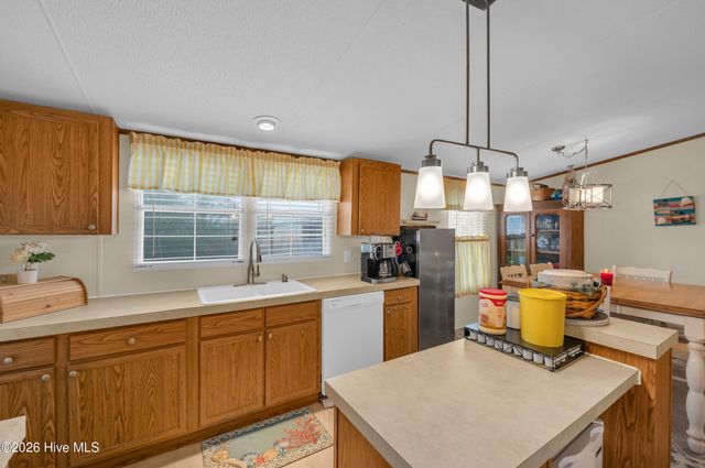 2232 Lakeside Avenue SW, Supply, NC 28462