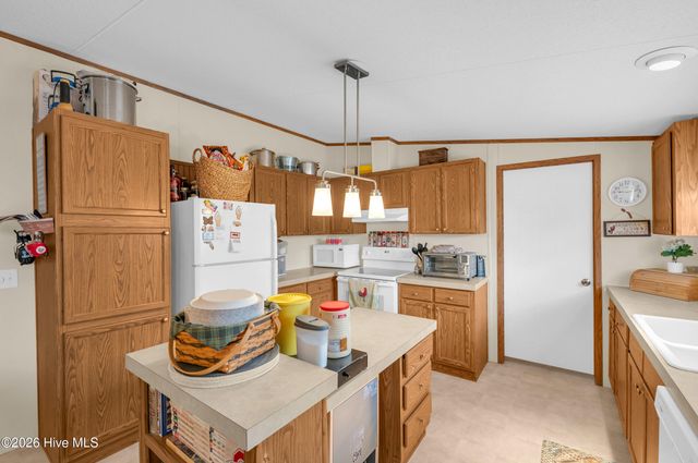 2232 Lakeside Avenue SW, Supply, NC 28462