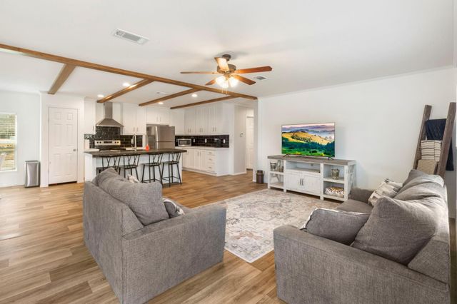 101 Hill Loop Road, Somerville, TX 77879