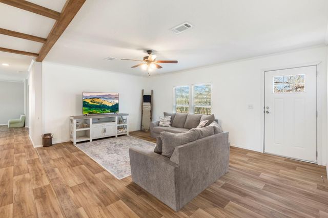 101 Hill Loop Road, Somerville, TX 77879