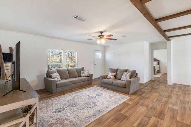 101 Hill Loop Road, Somerville, TX 77879