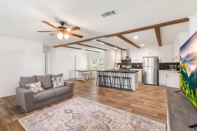 101 Hill Loop Road, Somerville, TX 77879