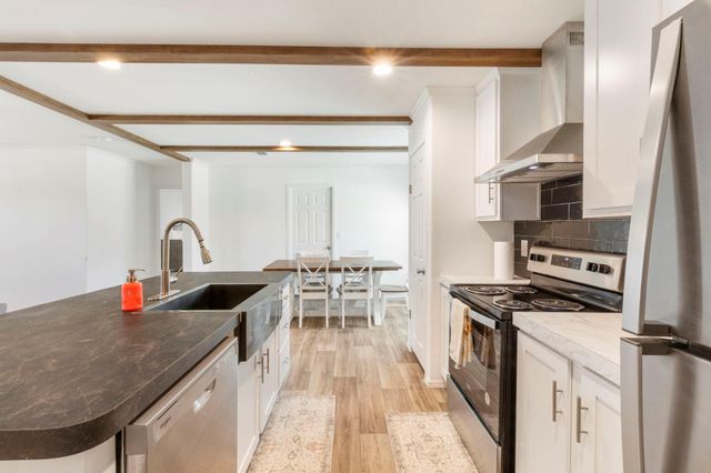 101 Hill Loop Road, Somerville, TX 77879