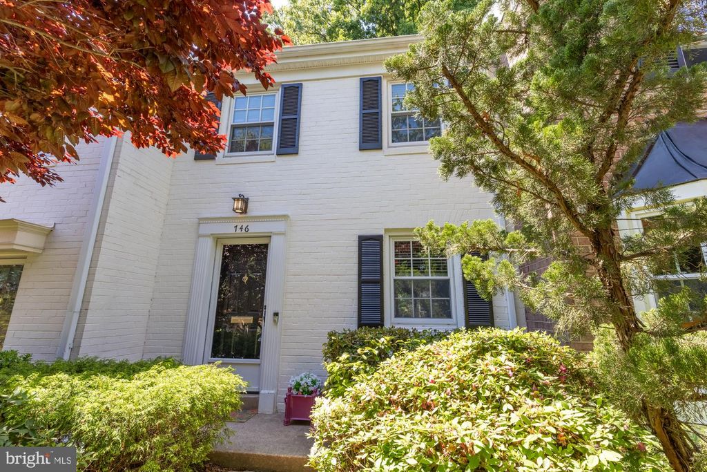 Image 2 of property listing at 746 AZALEA DR #12-746, Rockville, MD 20850