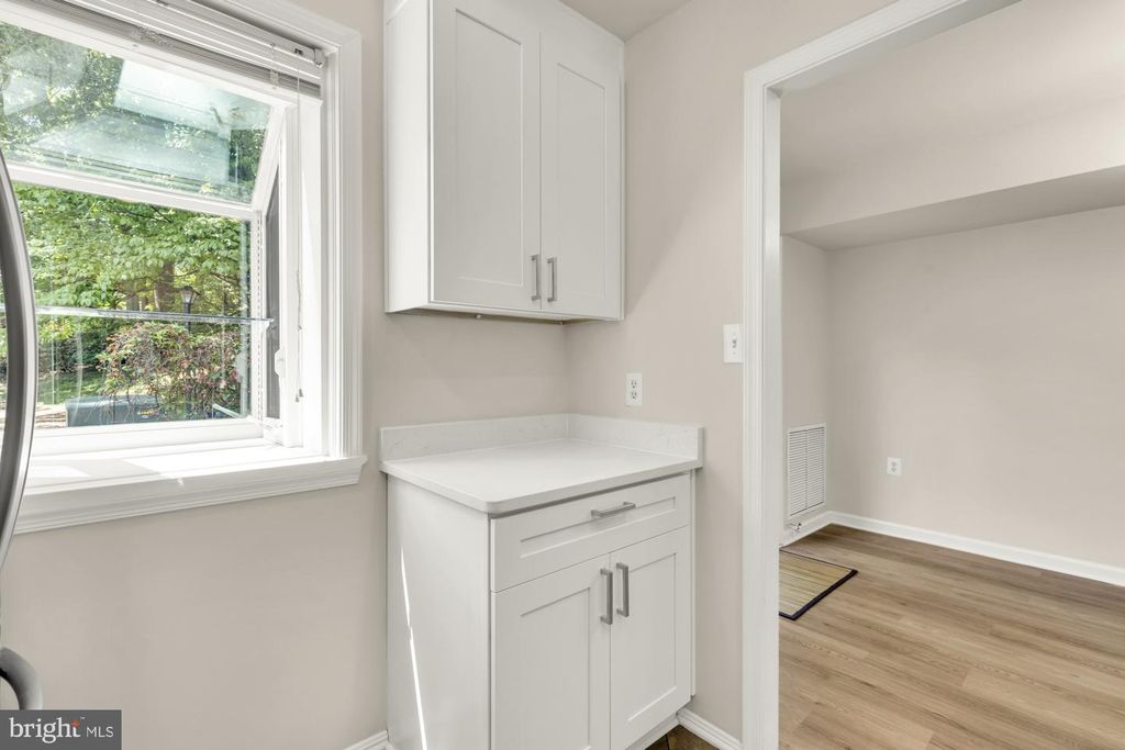 Image 14 of property listing at 746 AZALEA DR #12-746, Rockville, MD 20850
