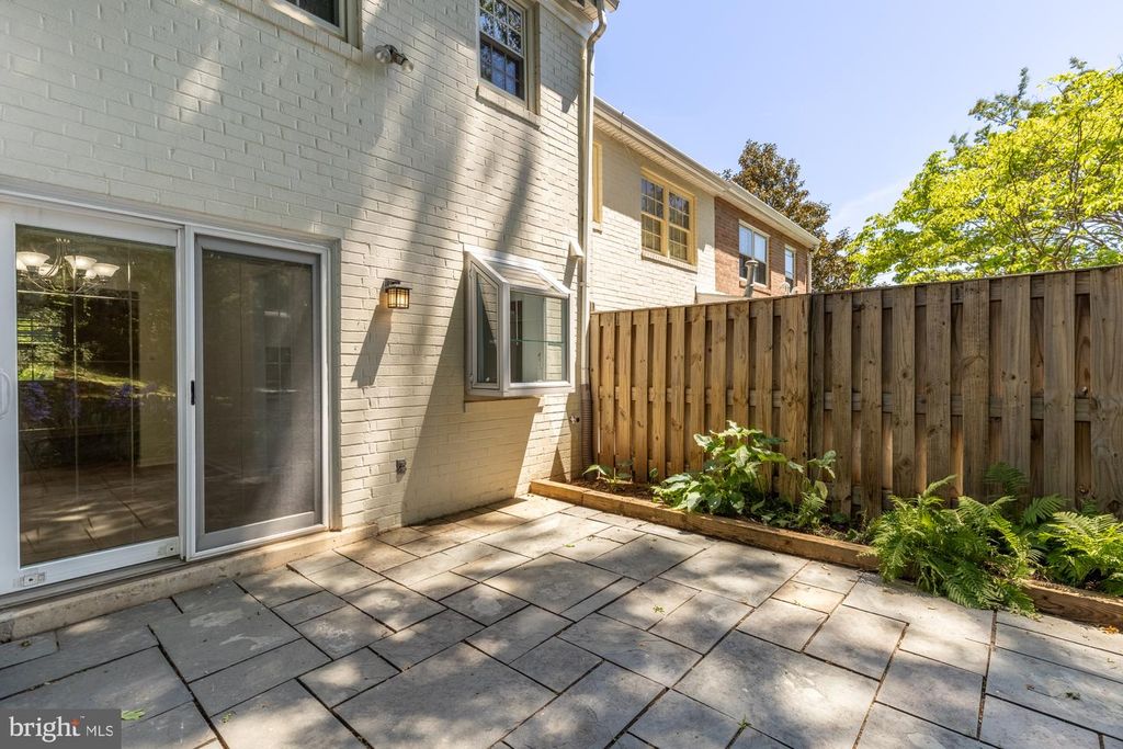 Image 17 of property listing at 746 AZALEA DR #12-746, Rockville, MD 20850