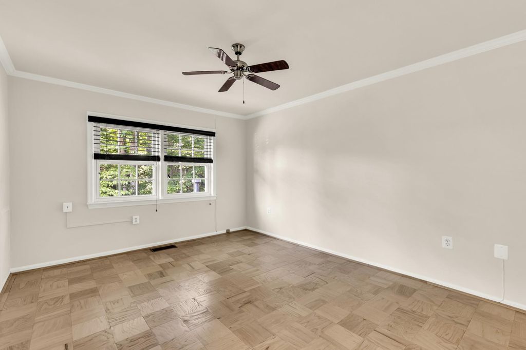 Image 19 of property listing at 746 AZALEA DR #12-746, Rockville, MD 20850