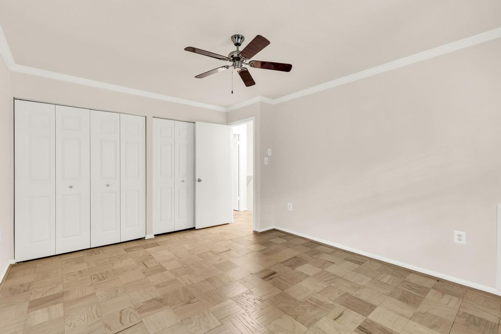 Image 20 of property listing at 746 AZALEA DR #12-746, Rockville, MD 20850