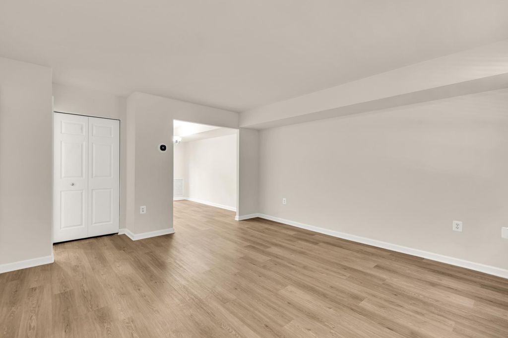 Image 3 of property listing at 746 AZALEA DR #12-746, Rockville, MD 20850